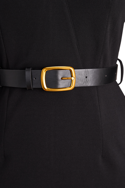 Refined dress with belt