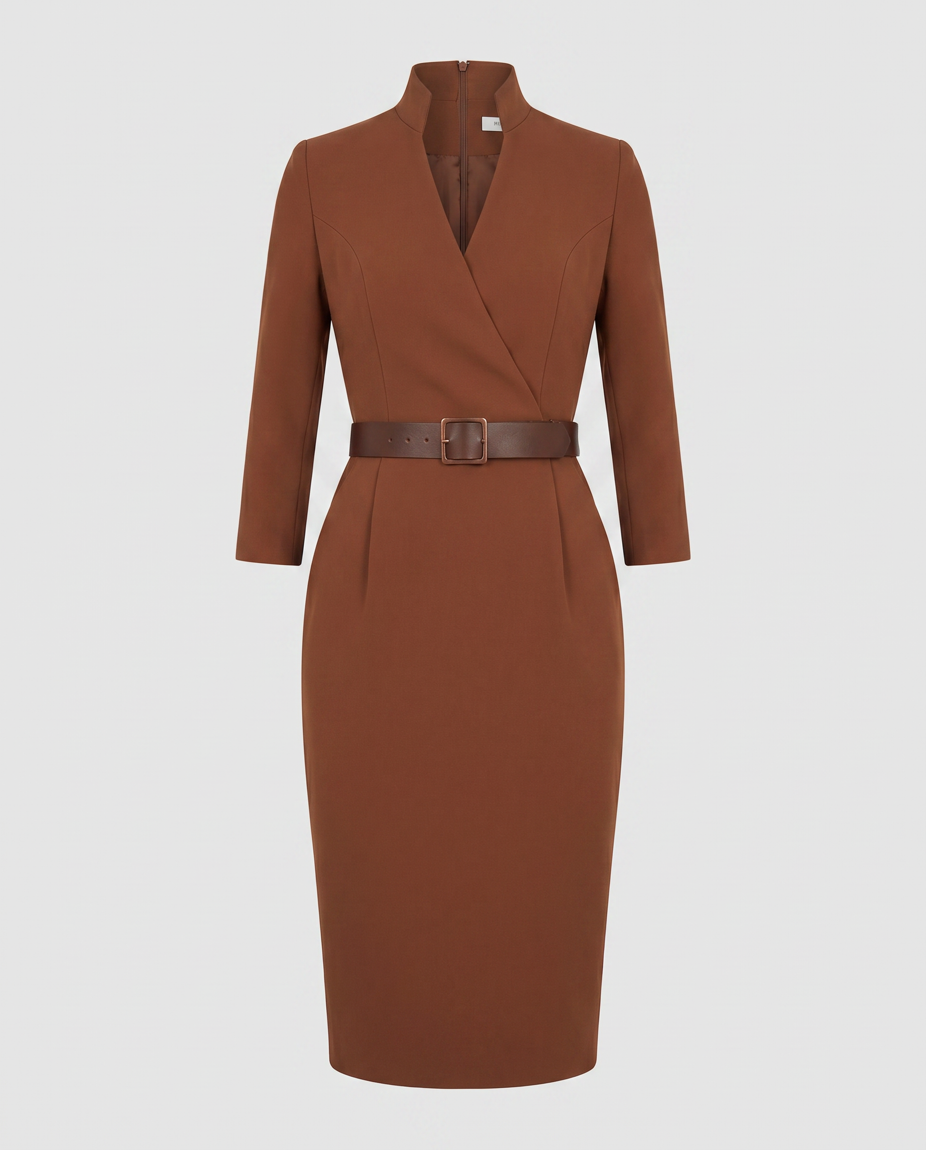 Refined dress with belt