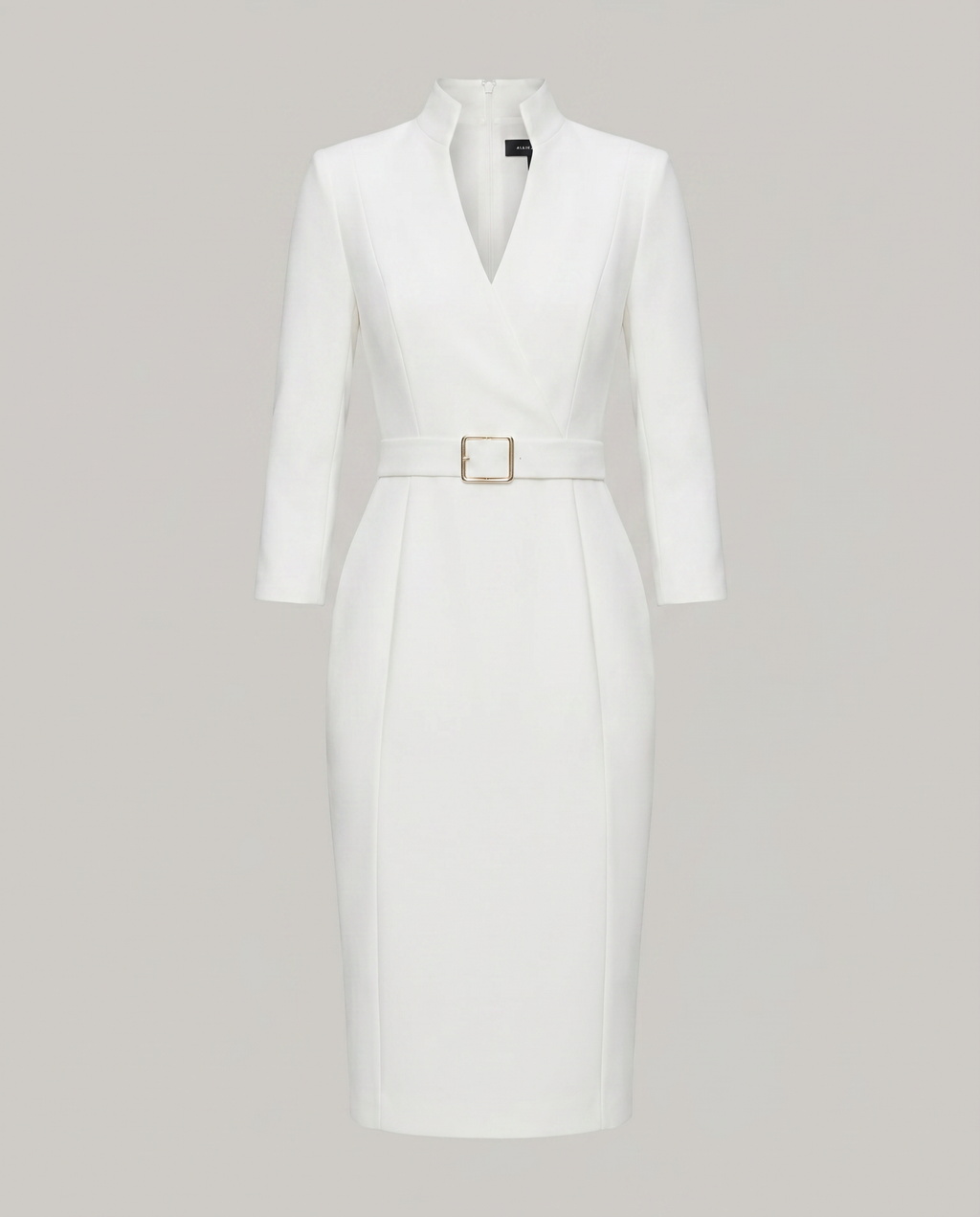 Refined dress with belt