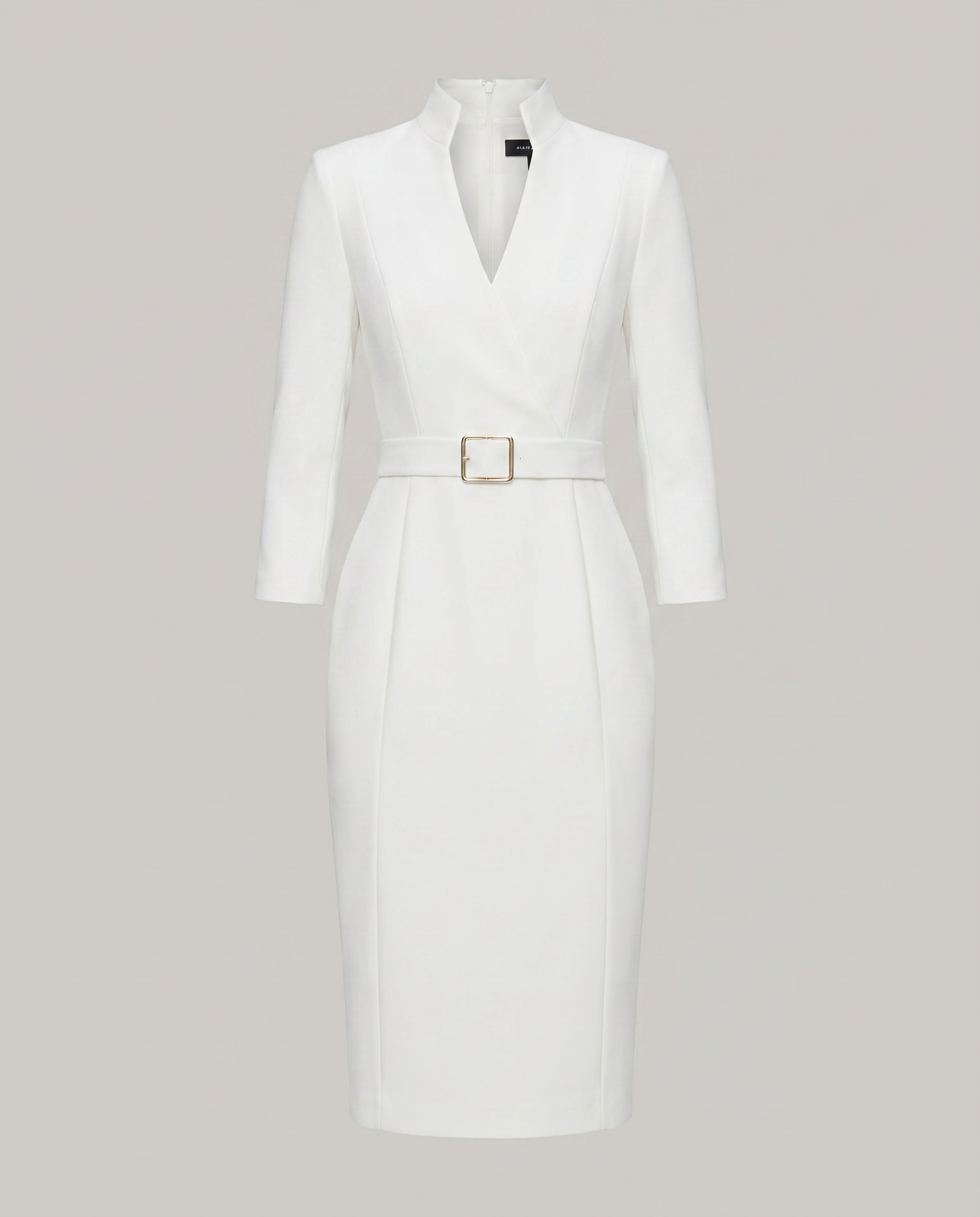 Refined dress with belt