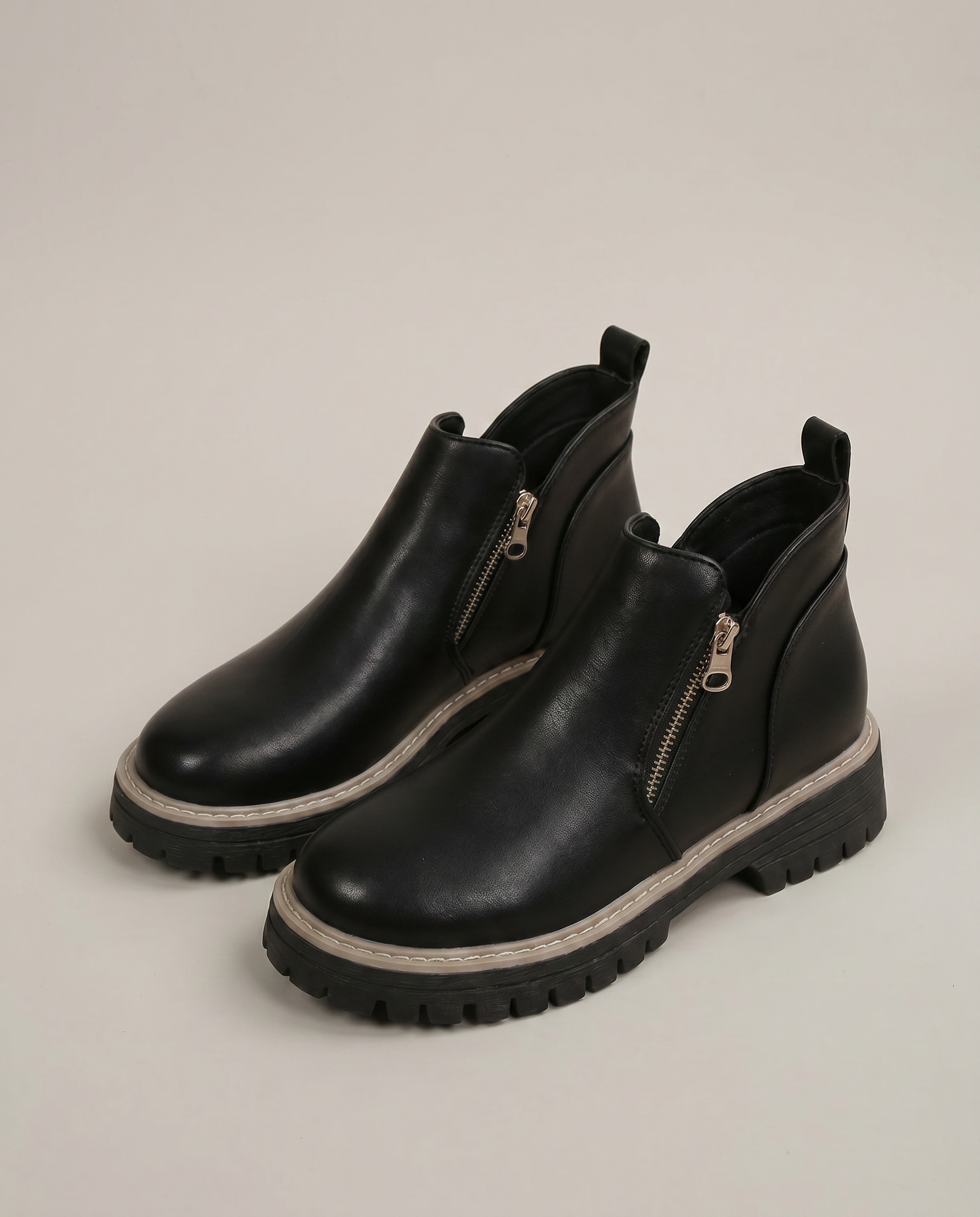 NOVA SHOE
