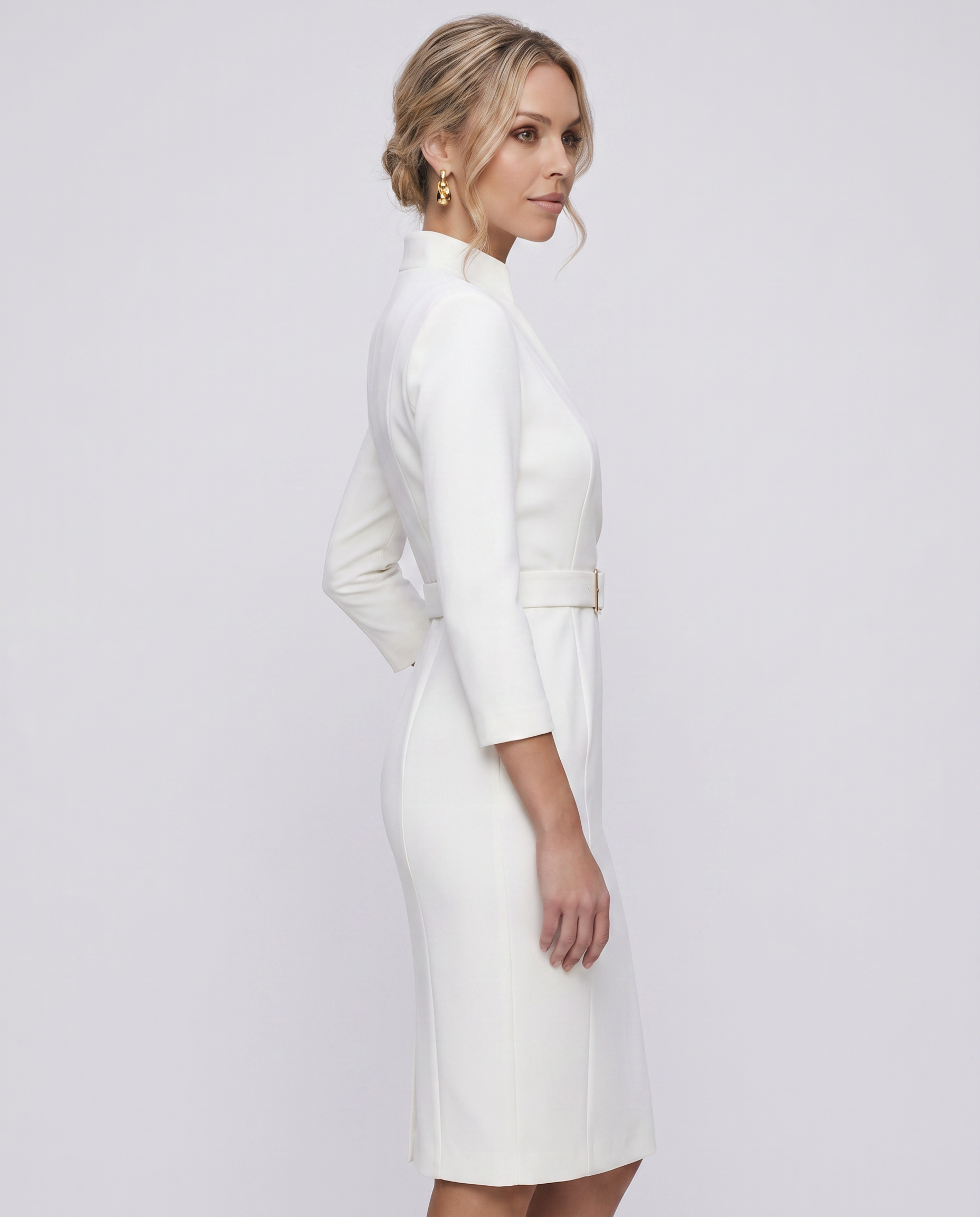 Refined dress with belt