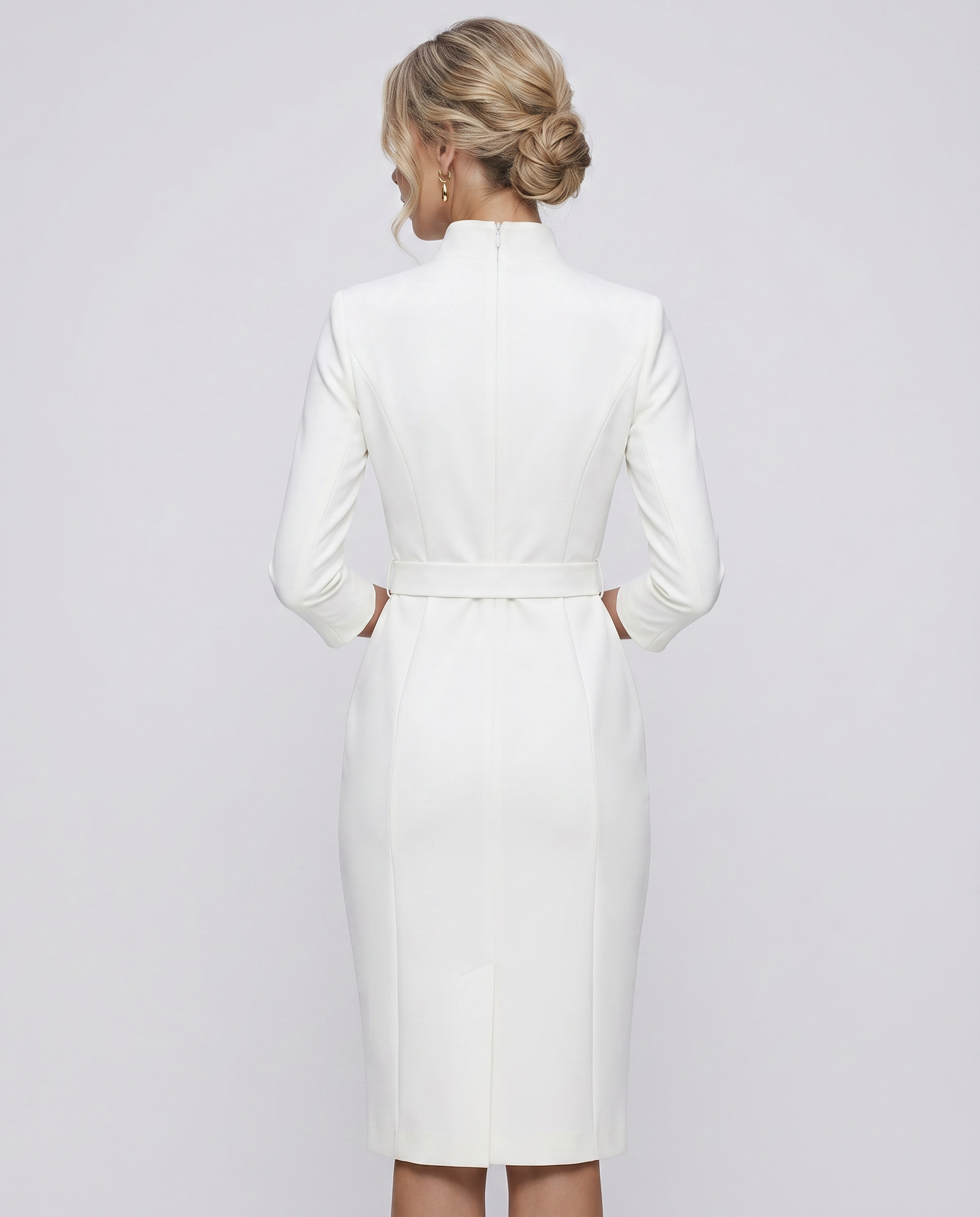 Refined dress with belt