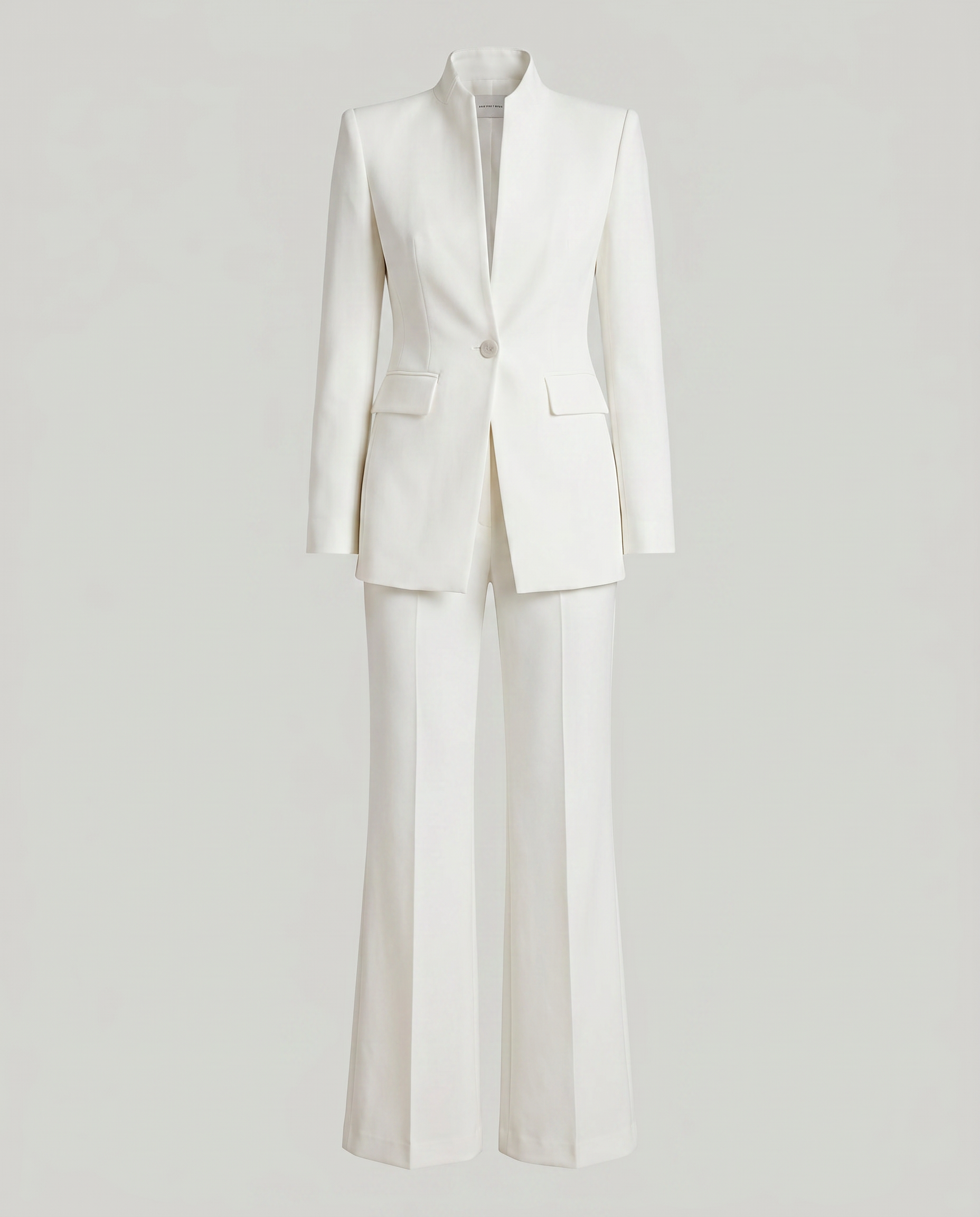 Avela Suit